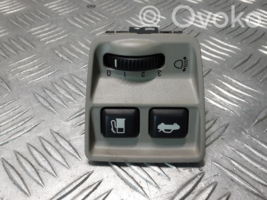 Jaguar S-Type Fuel tank opening switch 