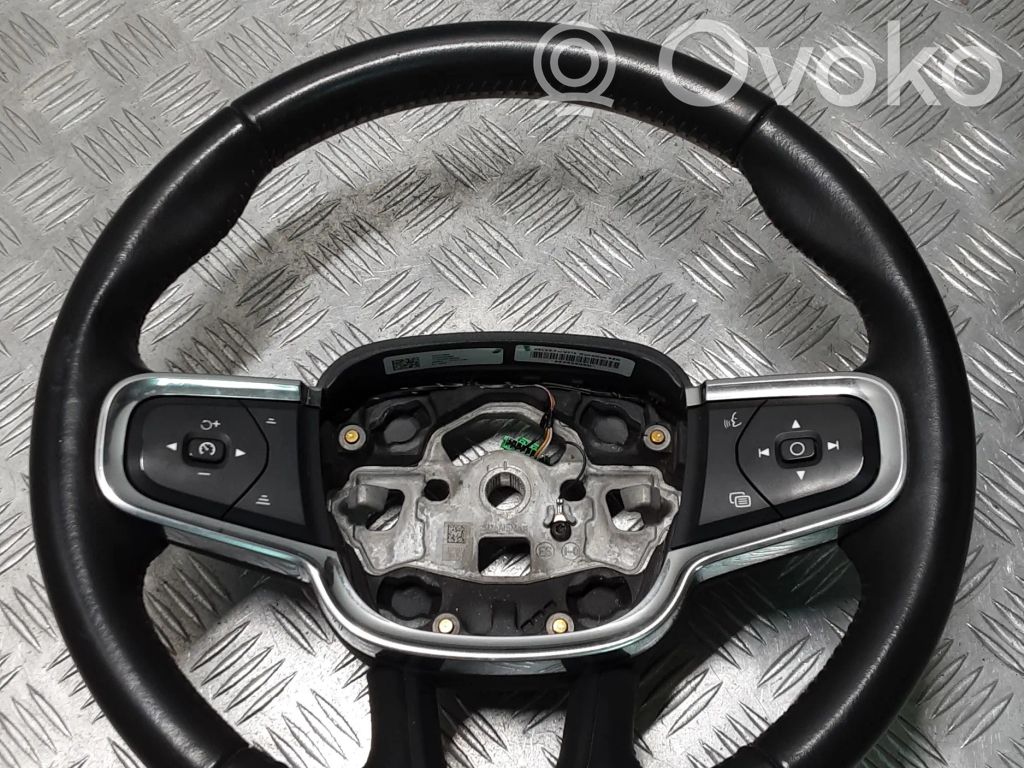 Volvo XC40 Ohjauspyörä 