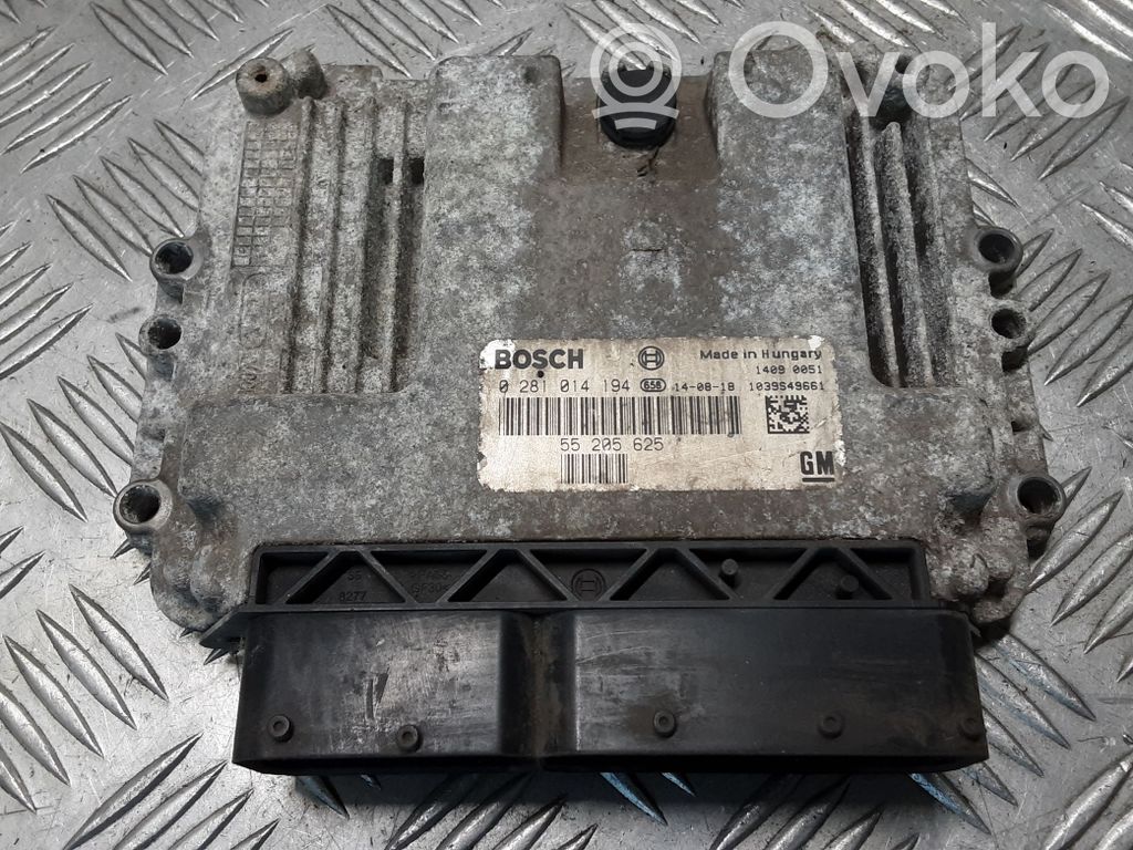 Opel Zafira B Engine control unit/module 