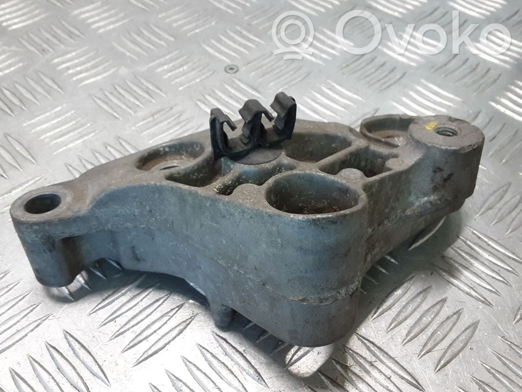 Engine mounting bracket   112100004R
