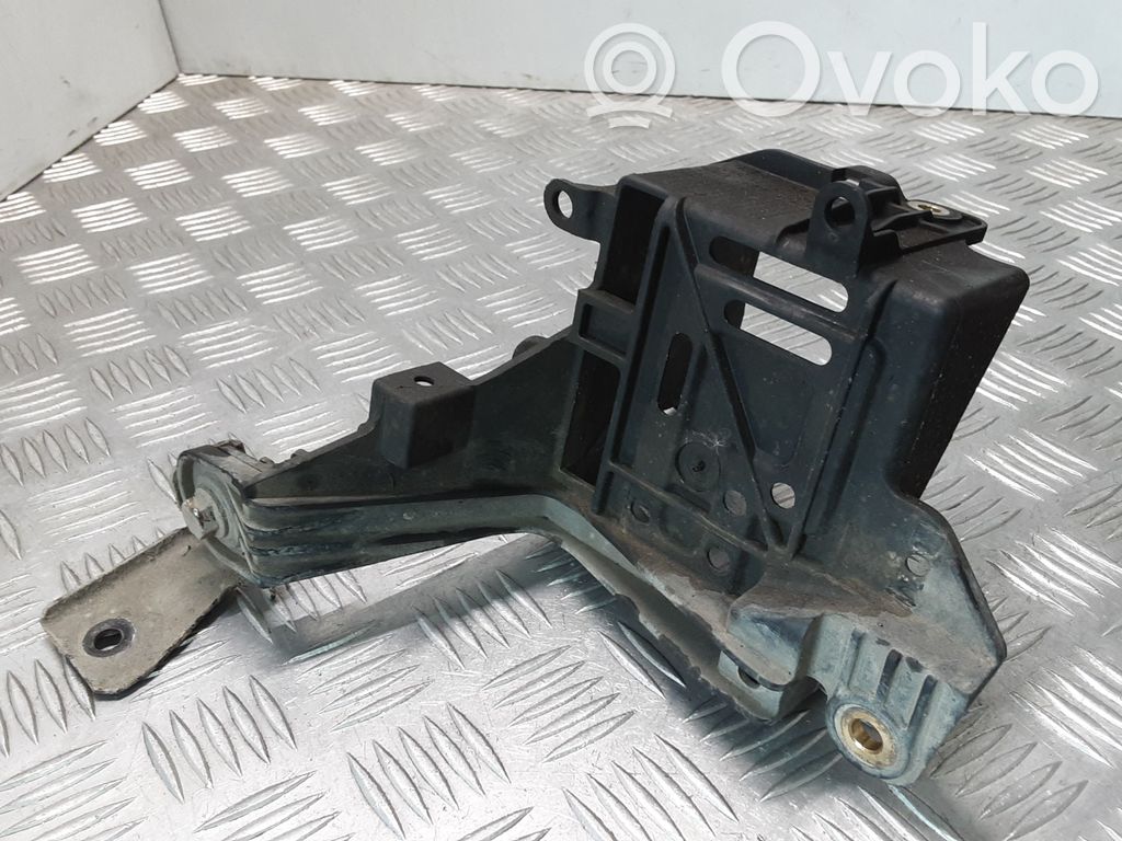 ABS pump bracket   13214940