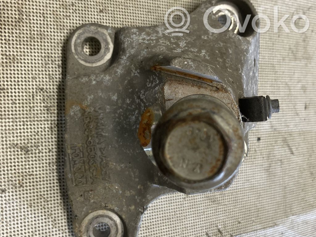 Ford Ranger Engine mounting bracket 
