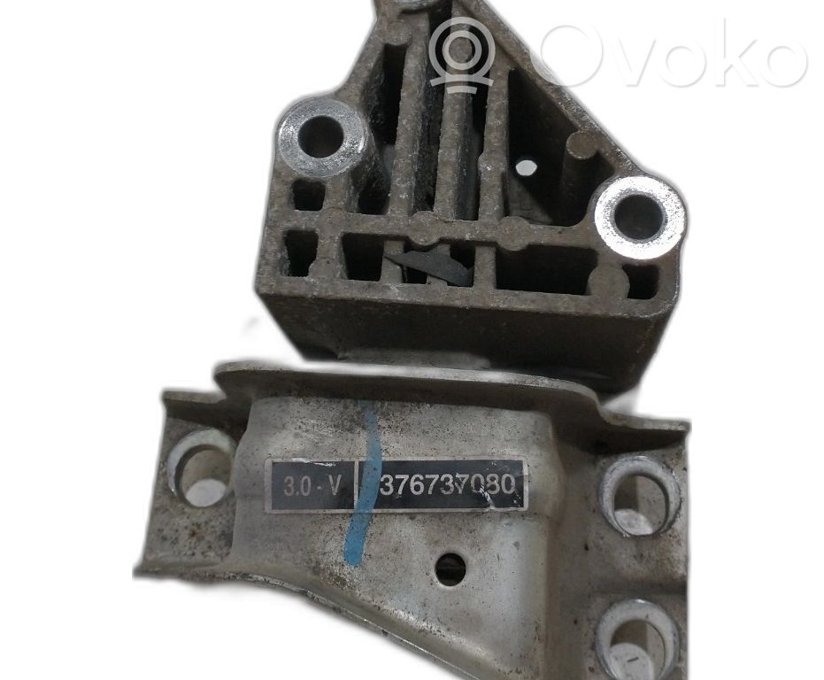Engine mount bracket   1376737080