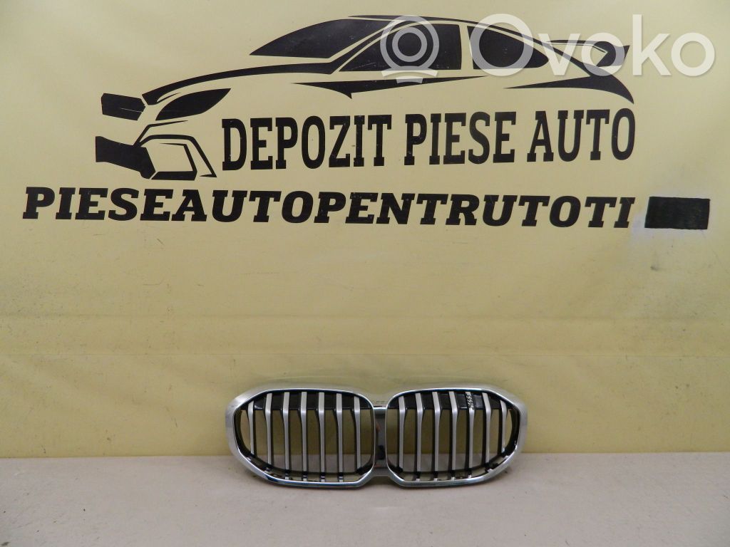BMW 1 F40 Maskownica / Grill / Atrapa górna chłodnicy 