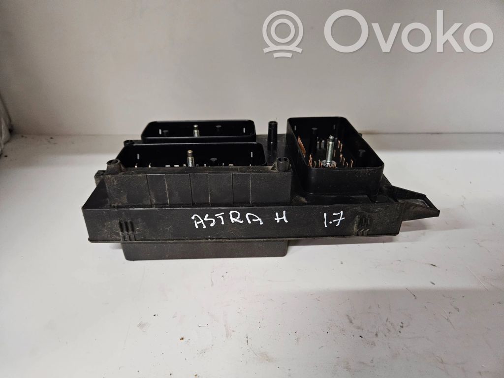 Opel Astra H Fuse module 