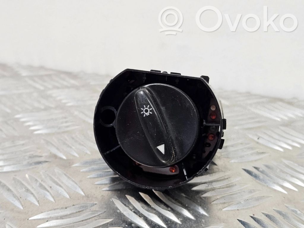 Skoda Fabia Mk1 (6Y) Light switch 