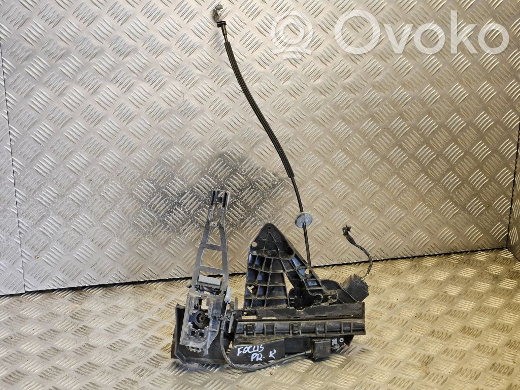 Ford Focus Priekšpusē slēdzene 