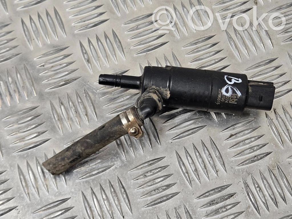 Volkswagen PASSAT B6 Windscreen/windshield washer pump 