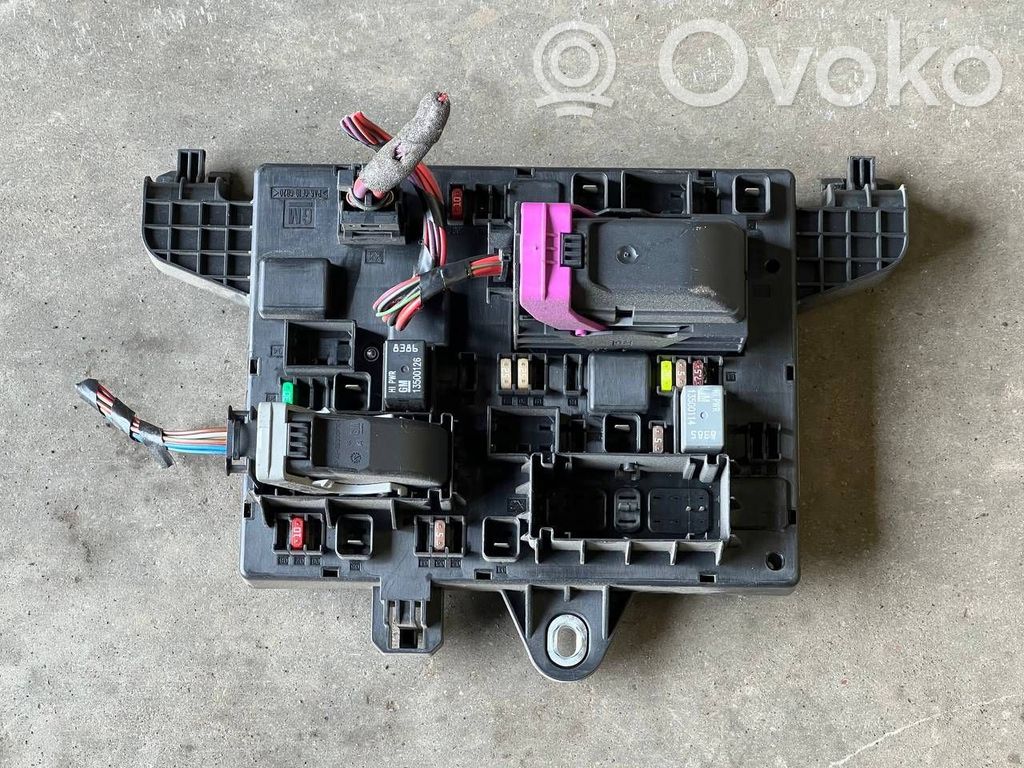 Opel Astra J Ramka / Moduł bezpieczników 