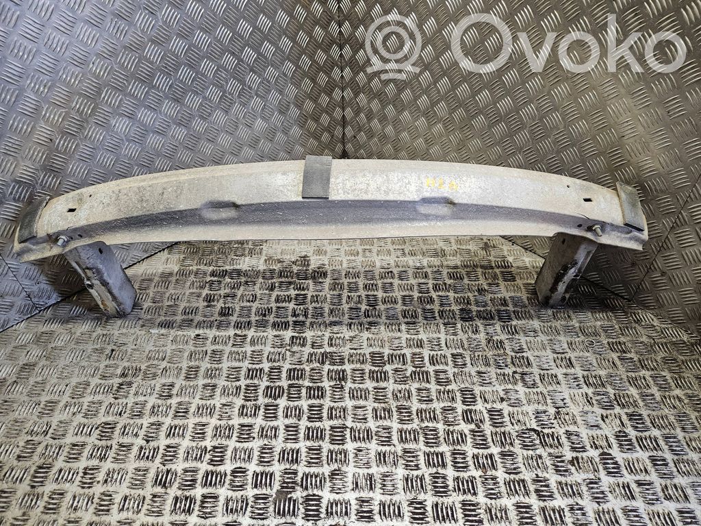 Aizmugurē bampera balka   4B0807331D