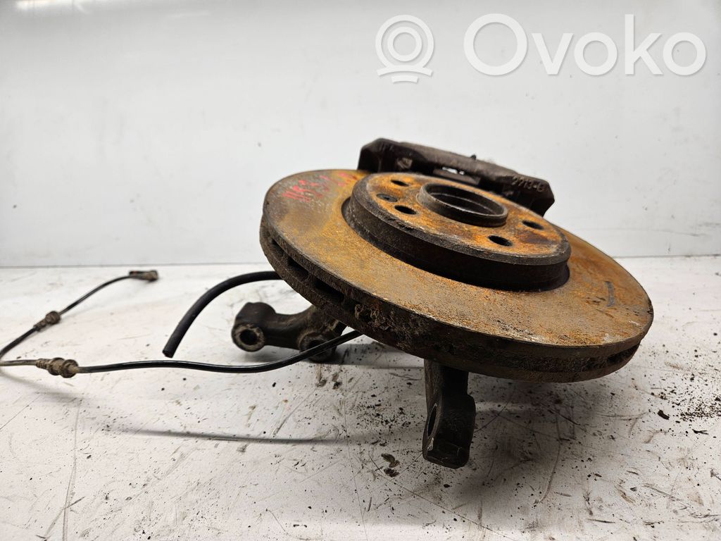 Volkswagen Golf IV Cubo de rueda delantera 