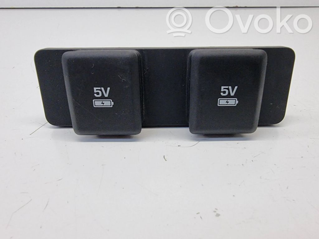 Land Rover Range Rover Sport L494 USB socket connector 