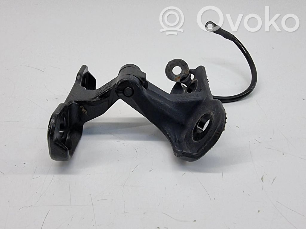 Tailgate/trunk/boot hinge   K8D242901AD