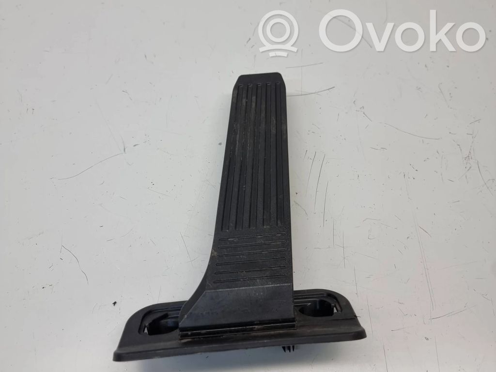 Accelerator throttle pedal