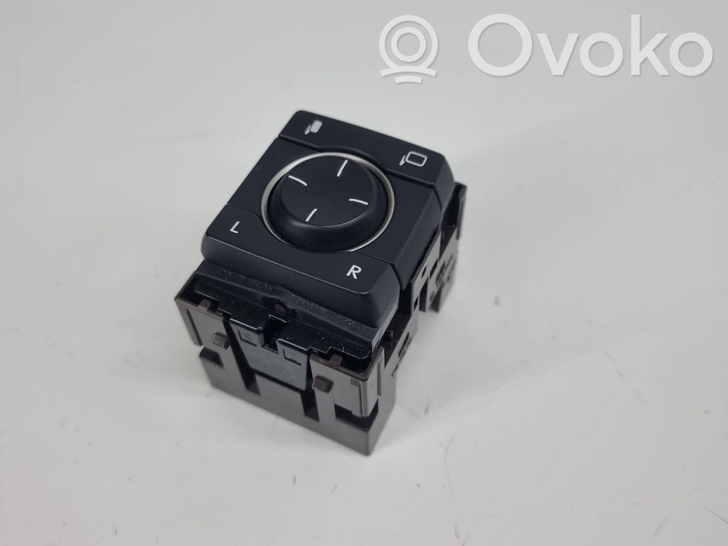Lexus UX Wing mirror switch 