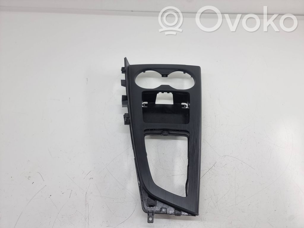 Audi A4 S4 B9 Pavarų perjungimo svirties apdaila (plastikinė) 