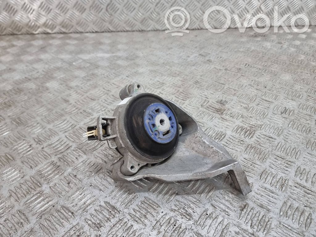 Porsche Macan (95B) Engine mount bracket 