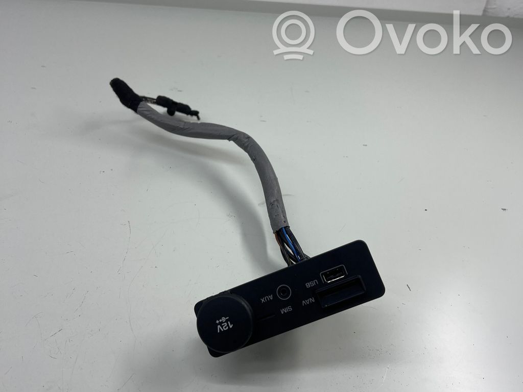 Jaguar F-Pace USB socket connector 