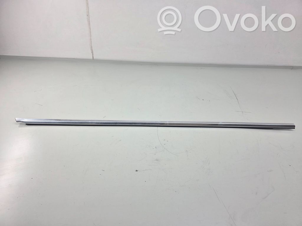 Volkswagen PASSAT B8 Etuoven lasin muotolista 