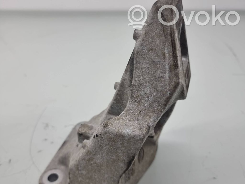 Land Rover Range Rover Sport L494 Engine mounting bracket 