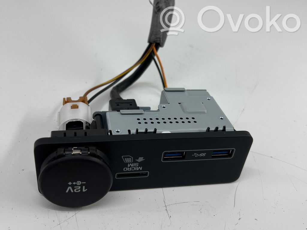 Jaguar F-Pace USB socket connector 