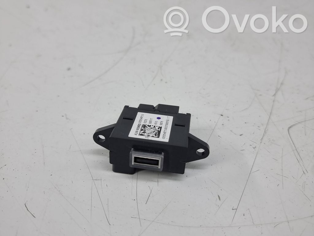 Alfa Romeo Giulia USB socket connector 