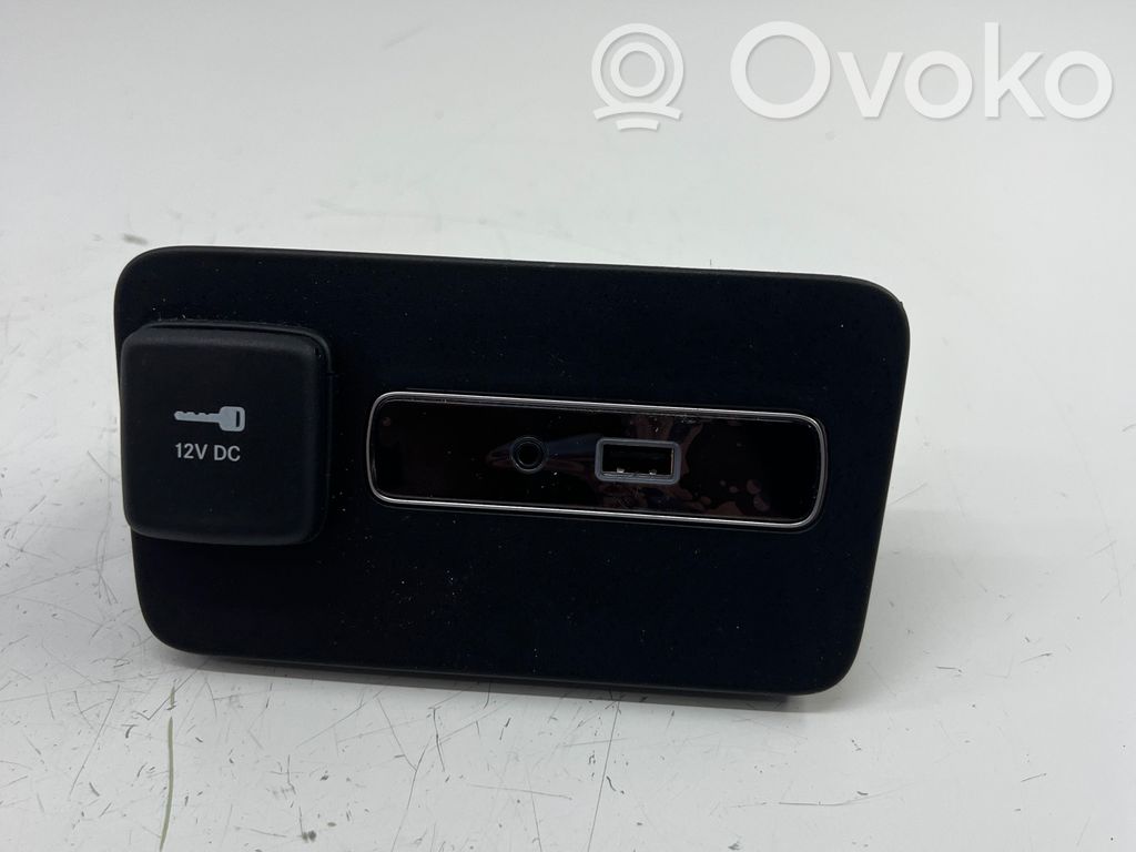Alfa Romeo Giulia Enchufe conector USB 