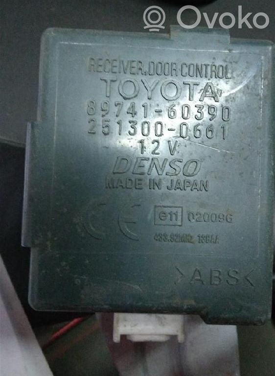 Toyota Land Cruiser (HDJ90) Oven keskuslukituksen ohjausyksikön moduuli 