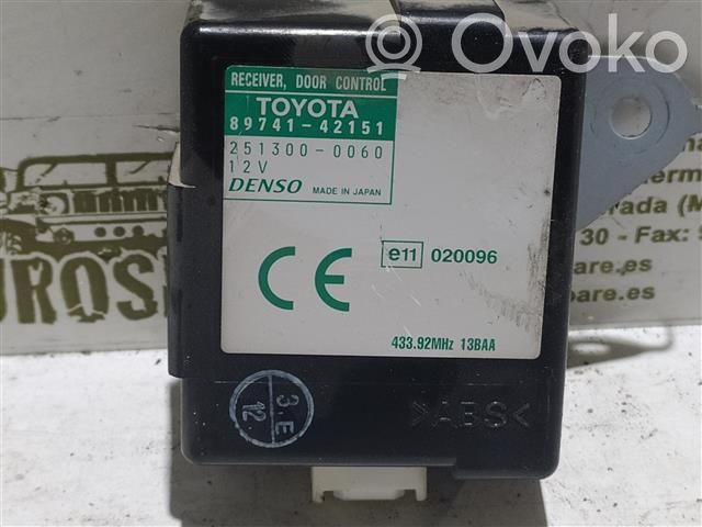 Toyota RAV 4 (XA20) Oven keskuslukituksen ohjausyksikön moduuli 
