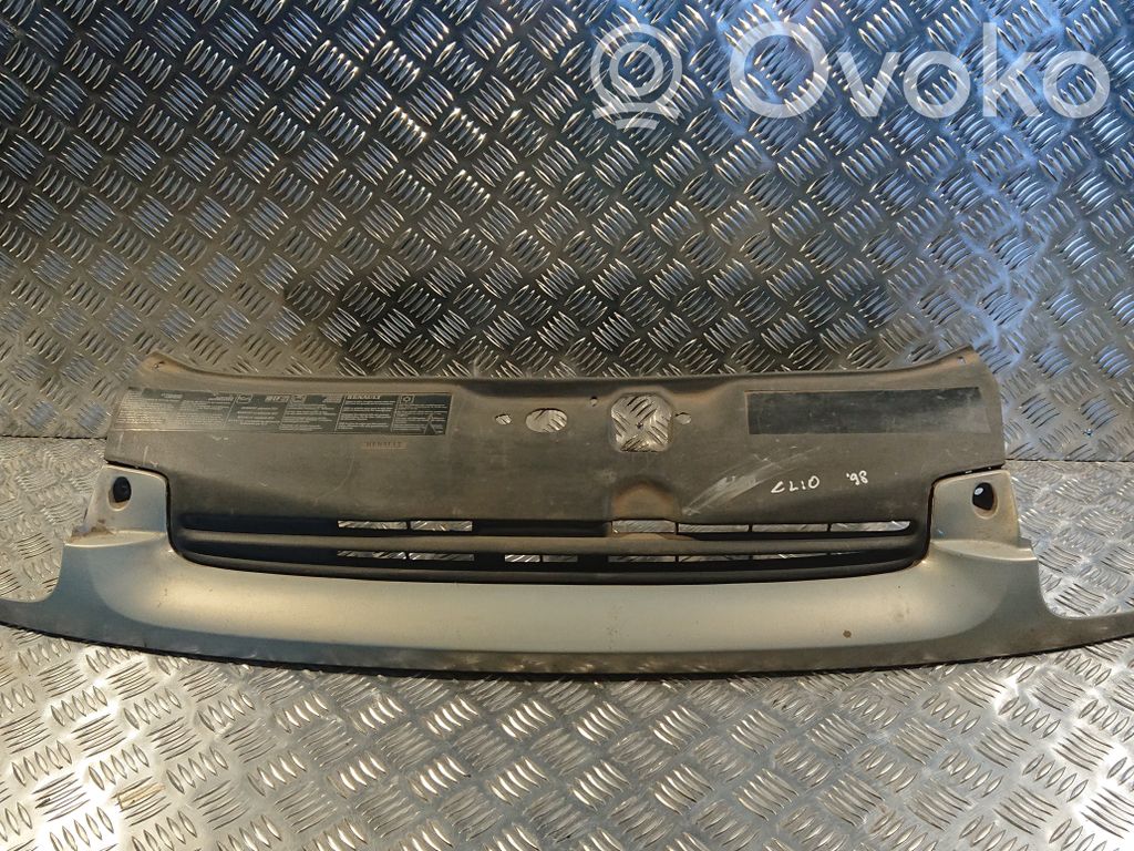 Renault Clio II Etupuskurin ylempi jäähdytinsäleikkö 