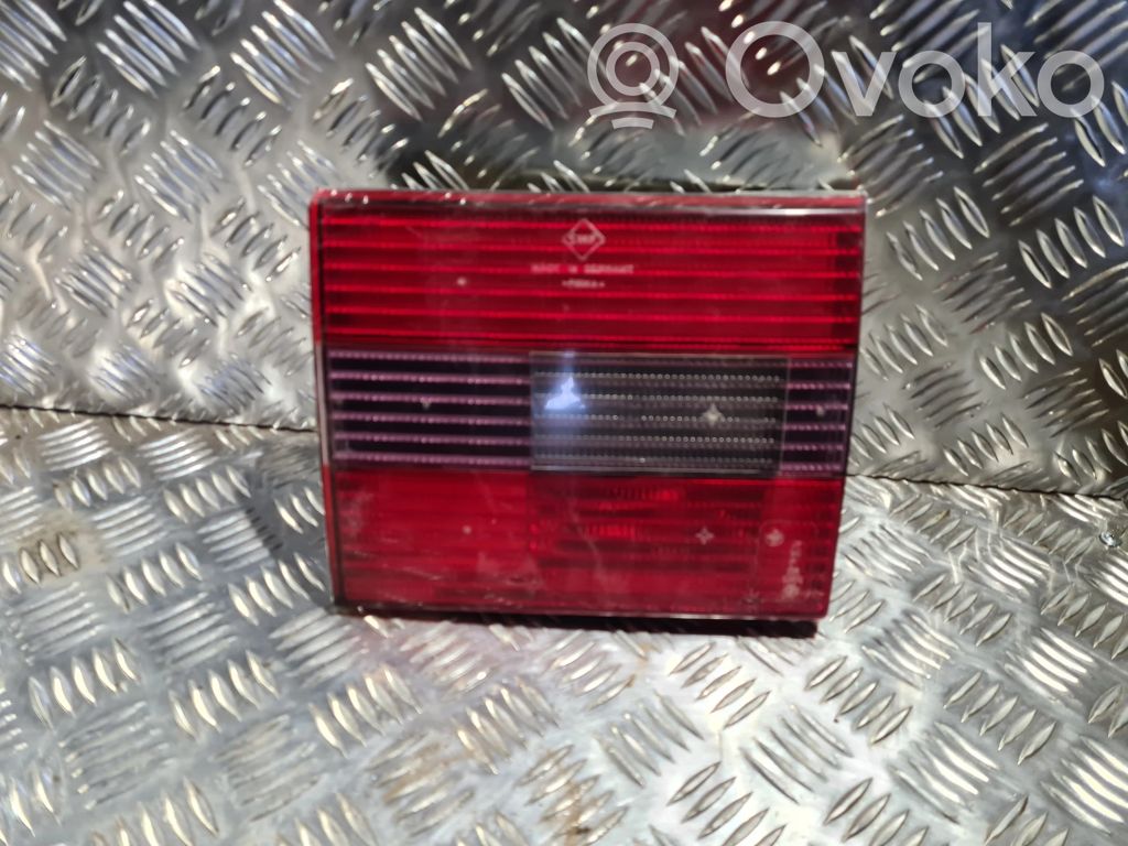 Volkswagen PASSAT B5 Lampy tylnej klapy bagażnika 
