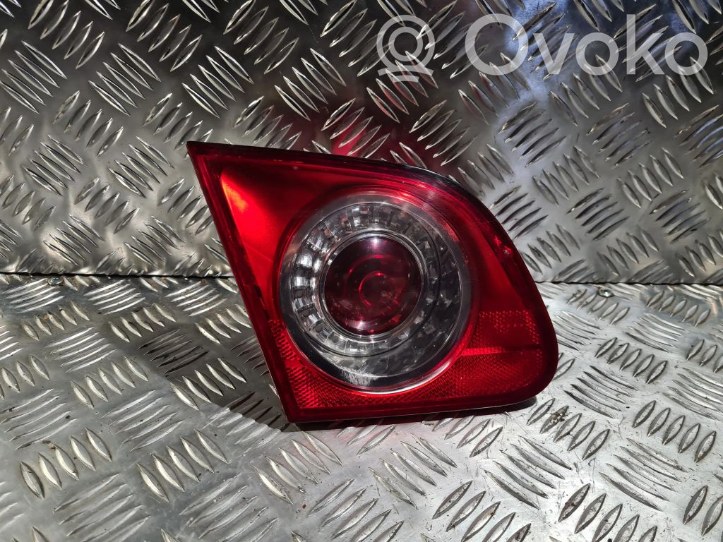 Volkswagen PASSAT B6 Lampy tylnej klapy bagażnika 