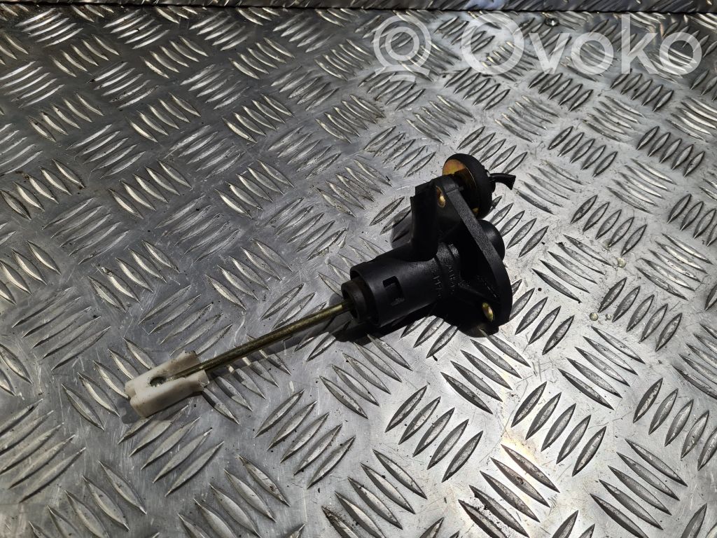 Audi A4 S4 B6 8E 8H Kytkimen apusylinteri 
