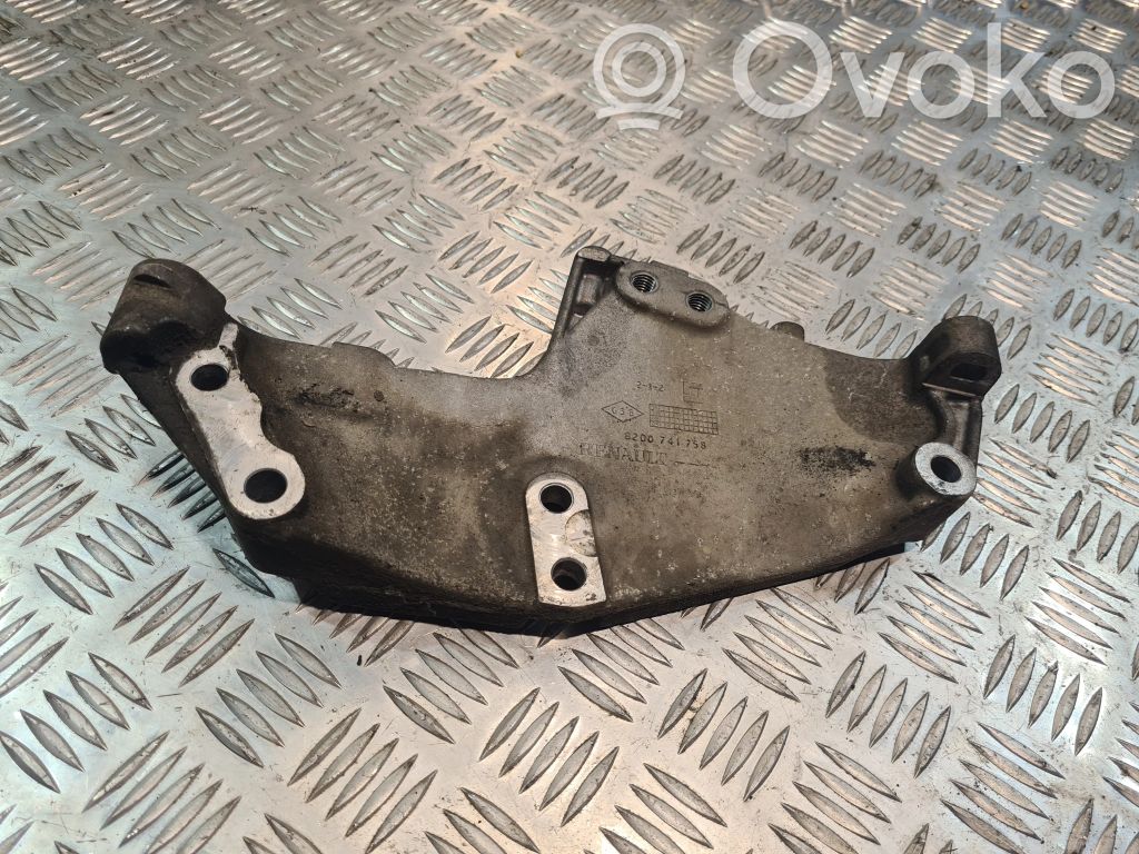 Renault Laguna III Engine mounting bracket 