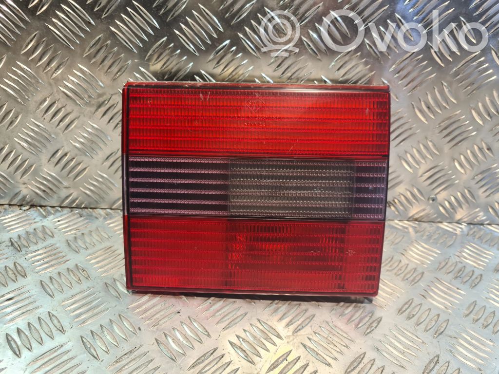Lampy tylnej klapy bagażnika   3A9945187B