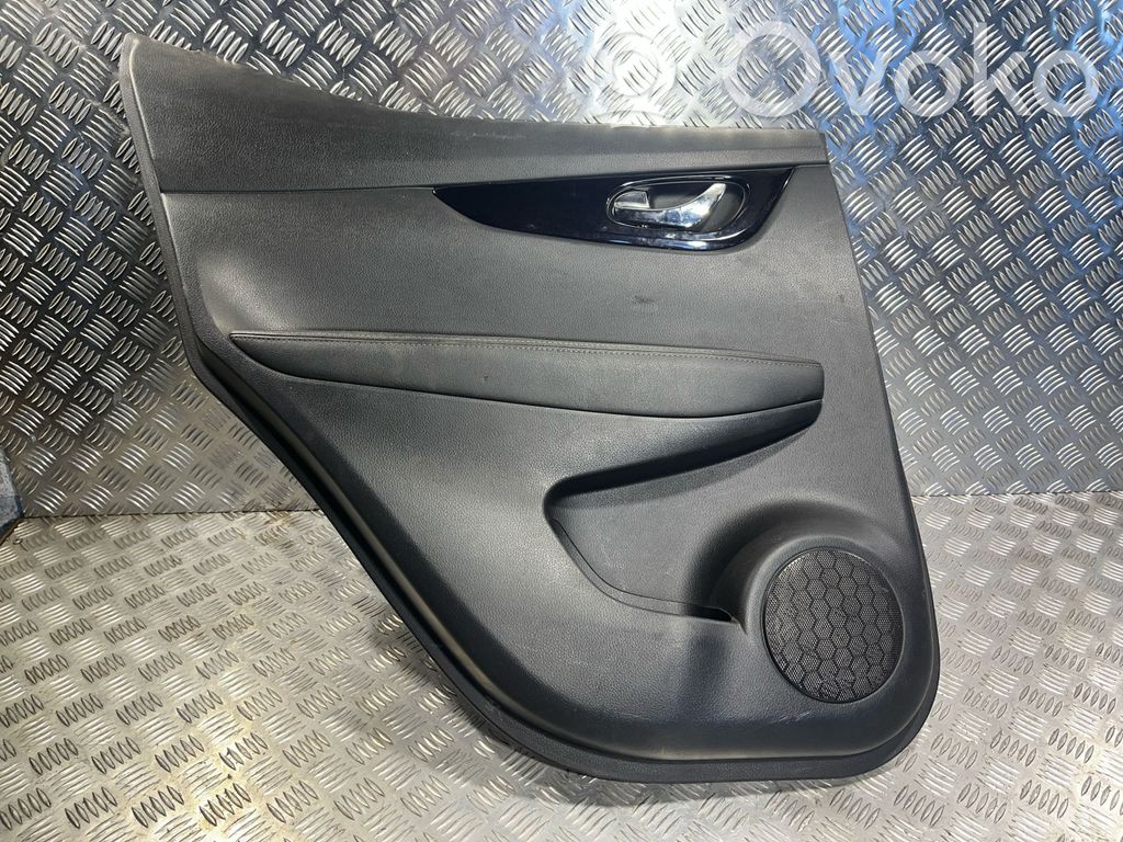 Nissan Qashqai Boczki / Poszycie drzwi tylnych 