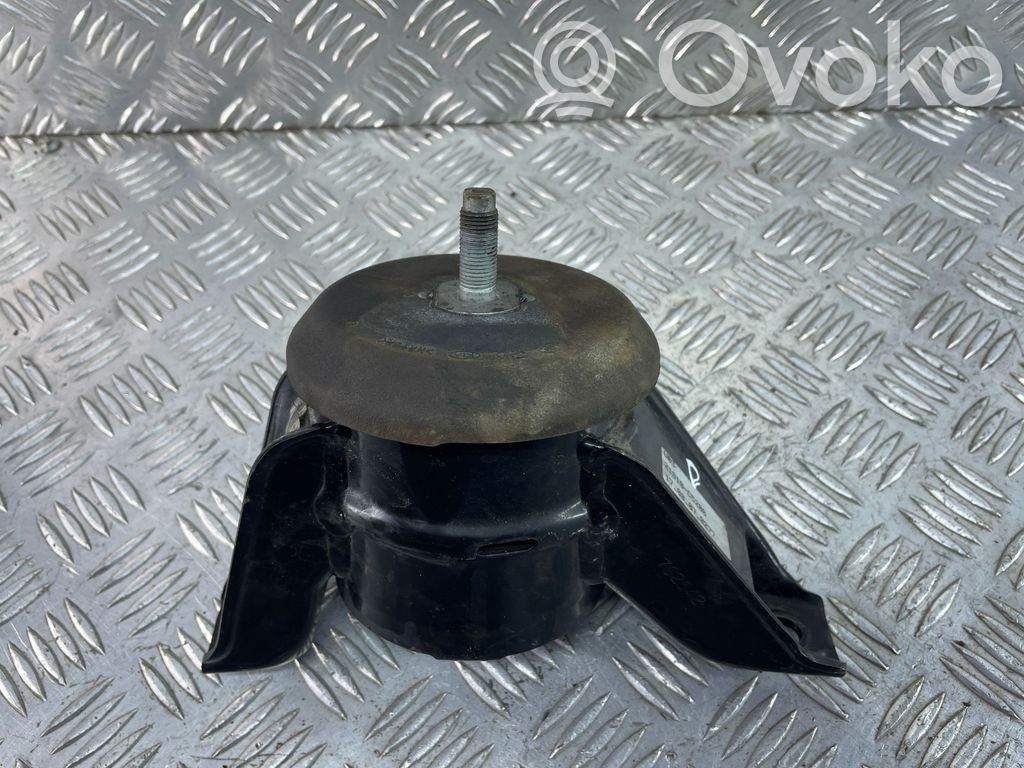 KIA Sorento Engine mount bracket 
