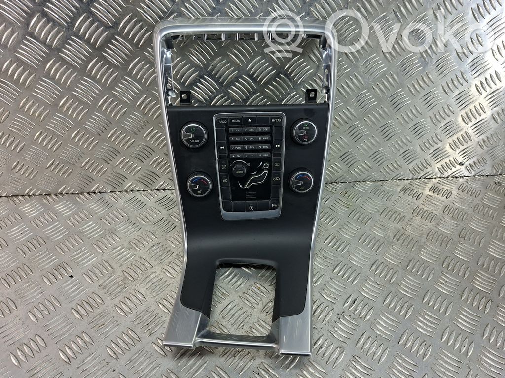 Volvo V60 Konsola środkowa / Radio / GPS 