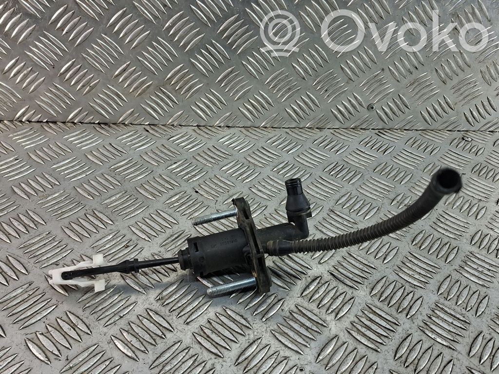 Opel Astra J Kytkimen pääsylinteri 