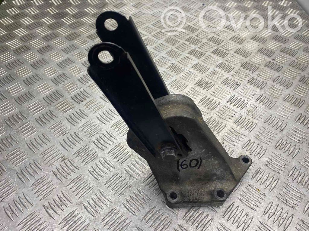Volvo XC90 Engine mount bracket 