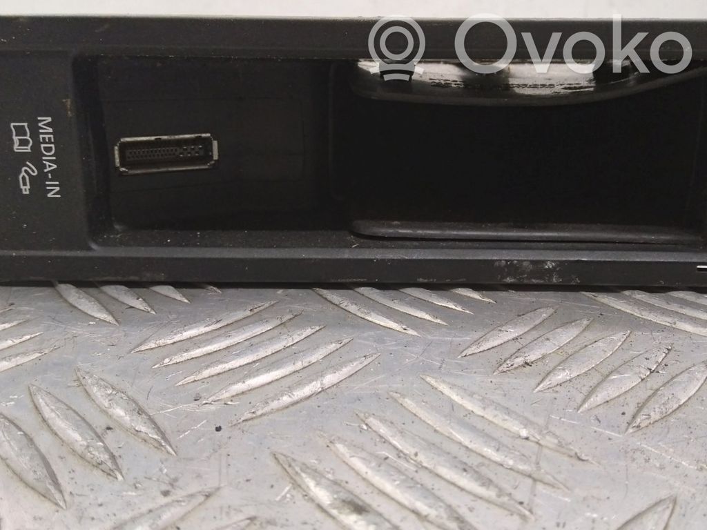 Volkswagen Golf VI Multimediju kontrolieris 