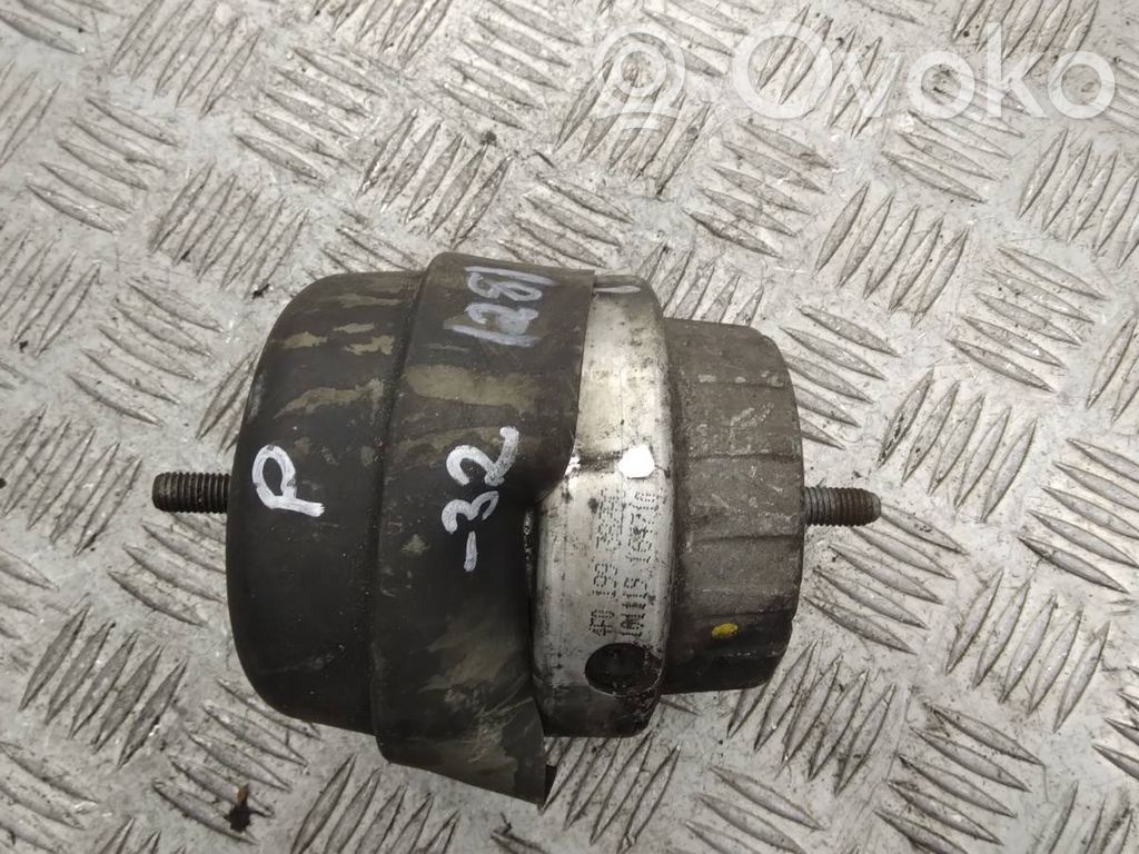 Audi A5 8T 8F Engine mount bracket 