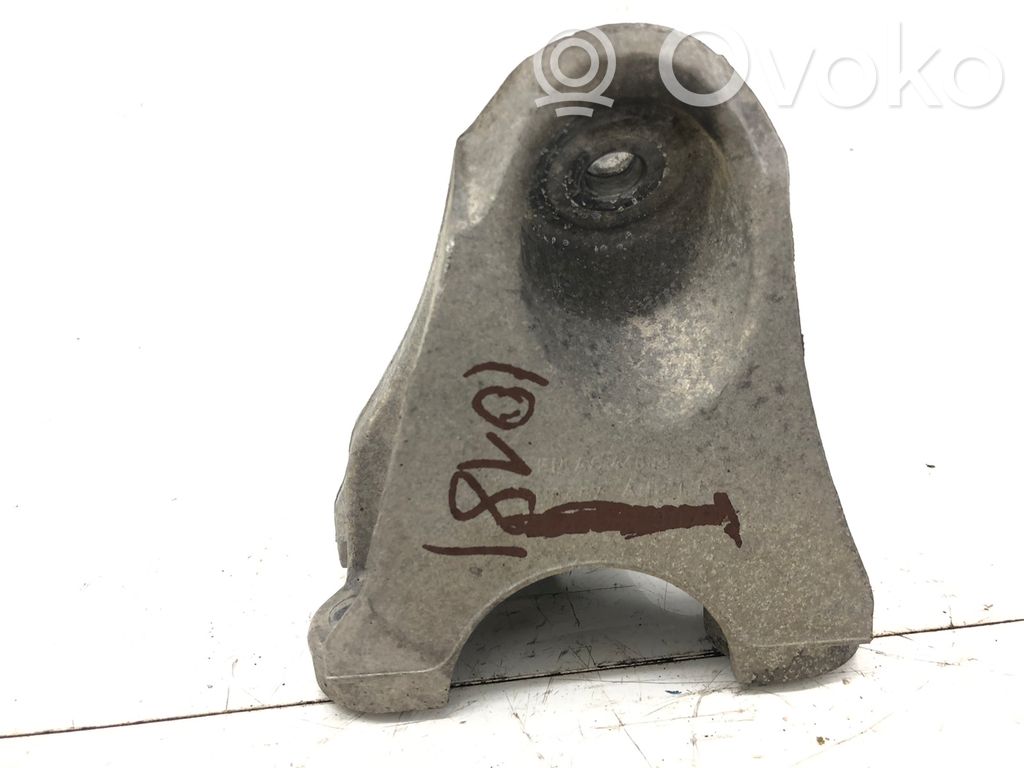 Volkswagen Touareg I Engine mounting bracket 