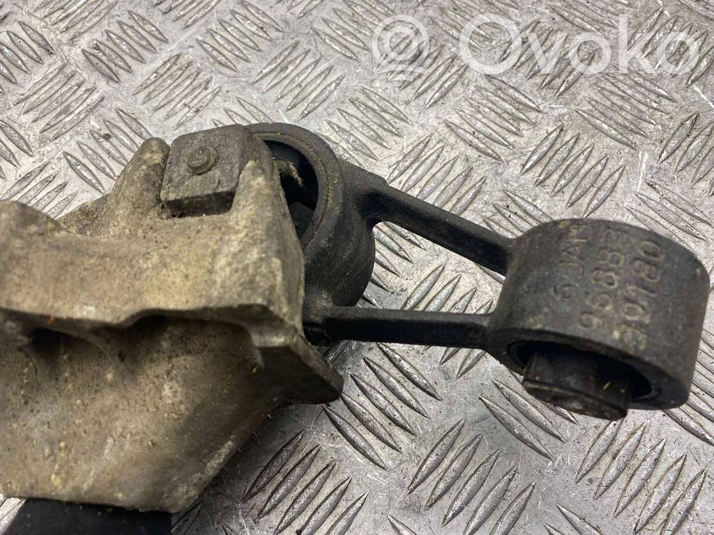 Peugeot 307 Engine mounting bracket 