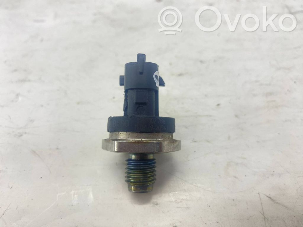 BMW 5 E39 Fuel pressure regulator 