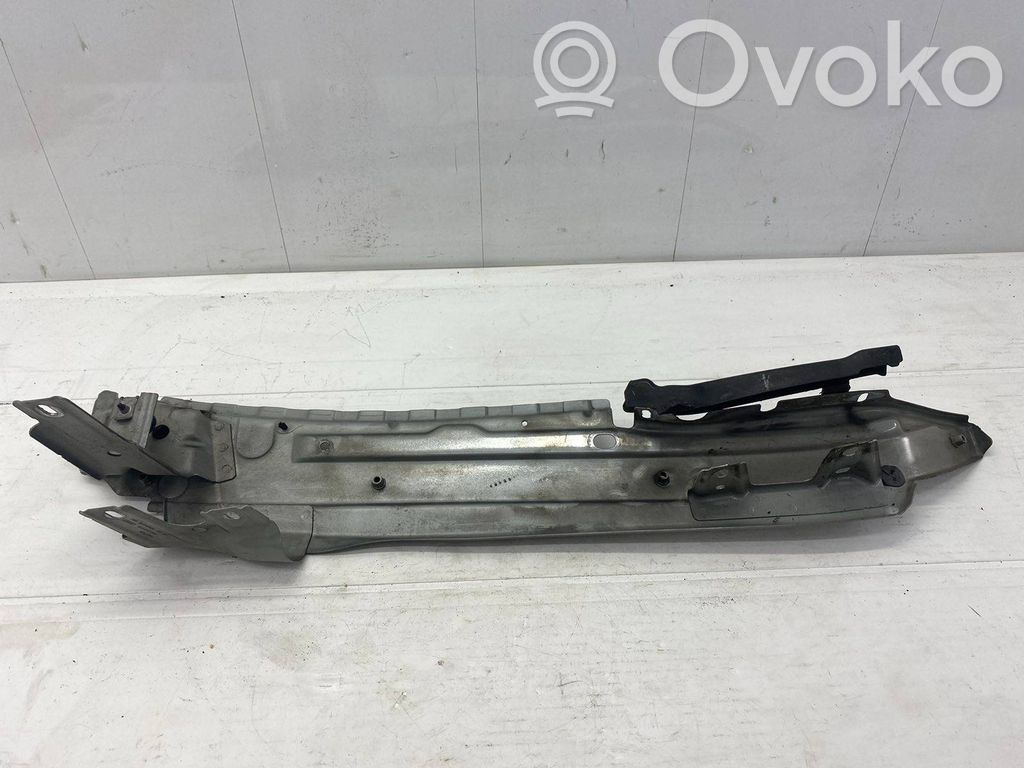 Audi Q7 4L Fender mounting bracket 