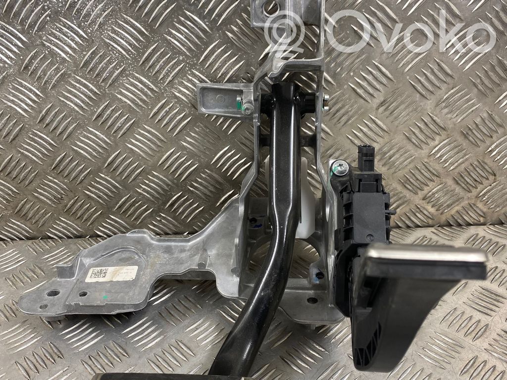 Conjunto de pedal   8W1723117B