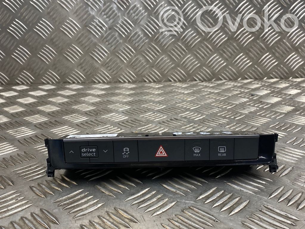 Audi Q7 4M Hazard light switch 