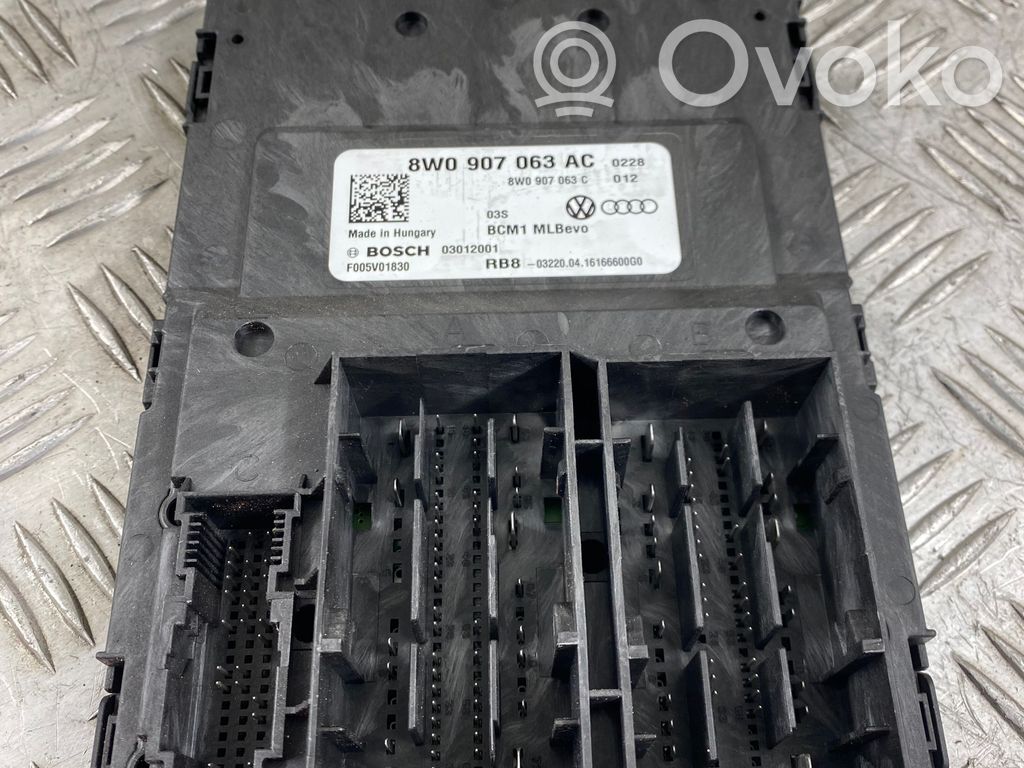 Audi A4 S4 B9 Comfort/convenience module 