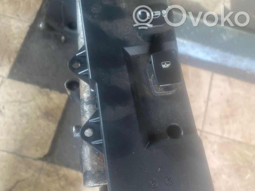 Chrysler Pacifica Electric window control switch 